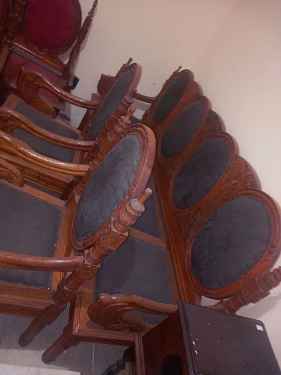 Conjuntos de sofás em madeira antigos64168607809026122