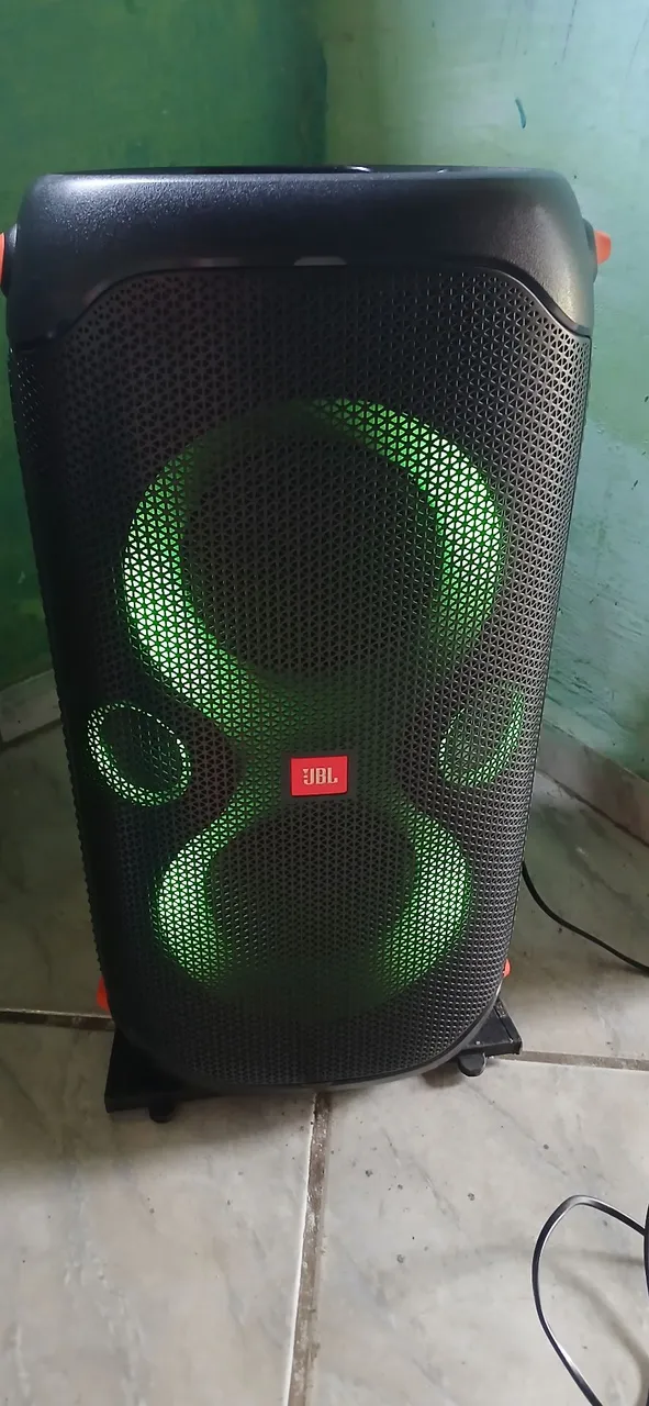Caixa de Som JBL com Luzes