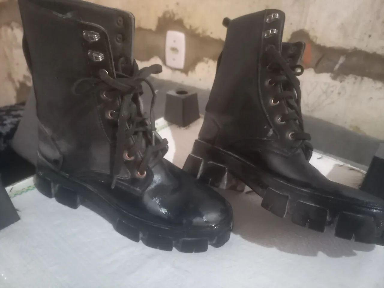 Bota unisex semi nova 