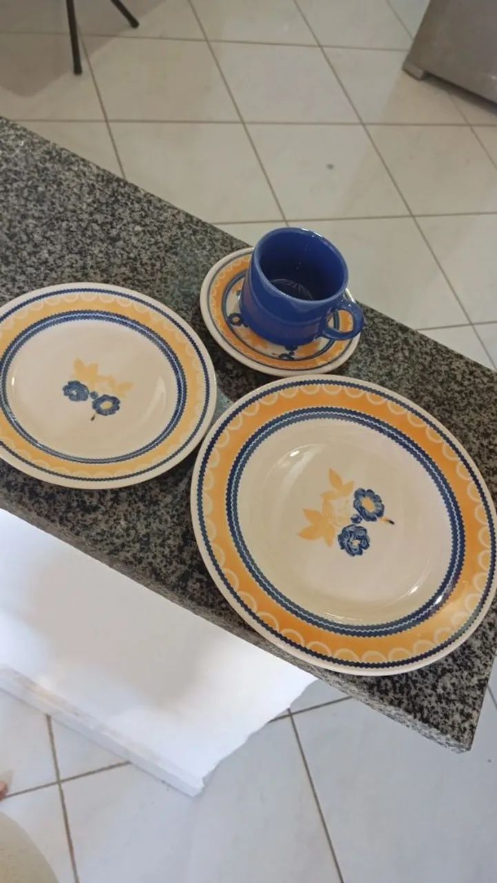 Jogo de xícaras e pires azul e amarelo - Foto 3