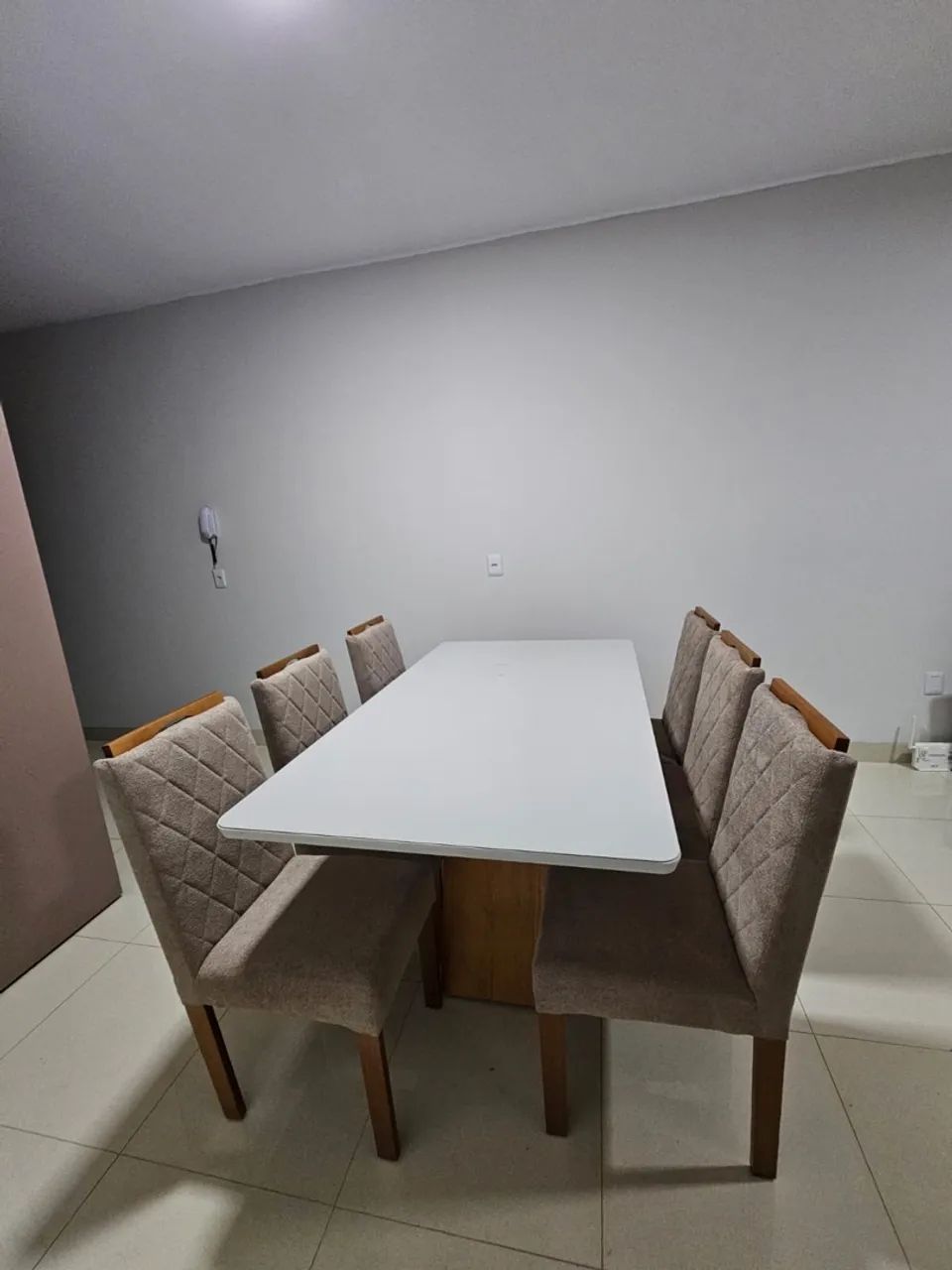 Mesa de Jantar Elegante com 6 Cadeiras de madeira 