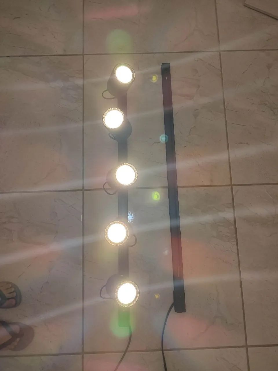 Spot trilho eletrificado com 5 lâmpadas de 7 watts