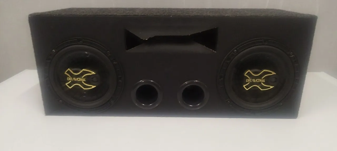 Caixa rack para rádio automotivo com dois triaxiais bravox