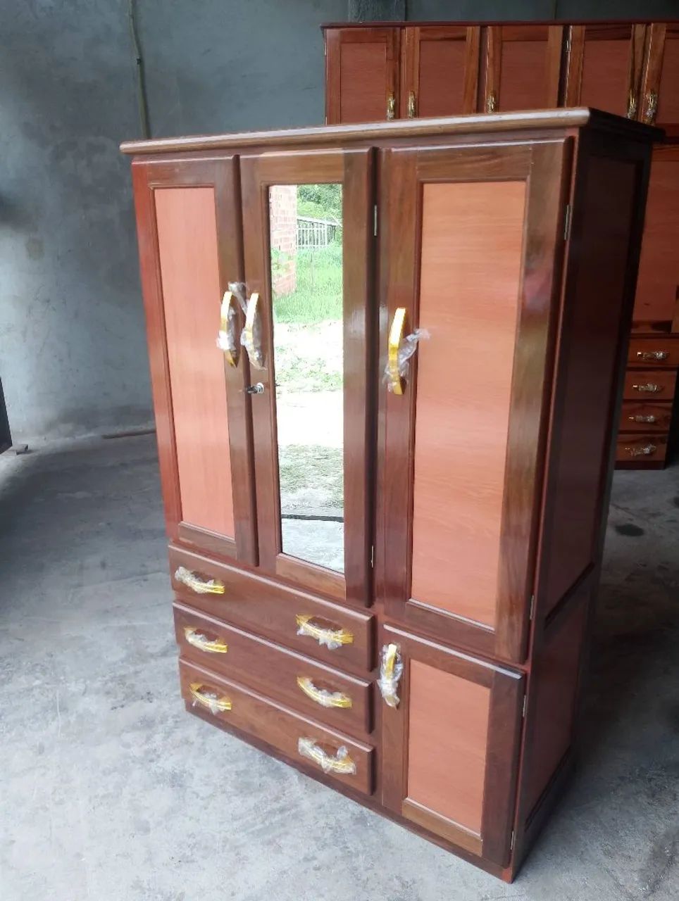 Guarda roupa de solteiro com espelho 