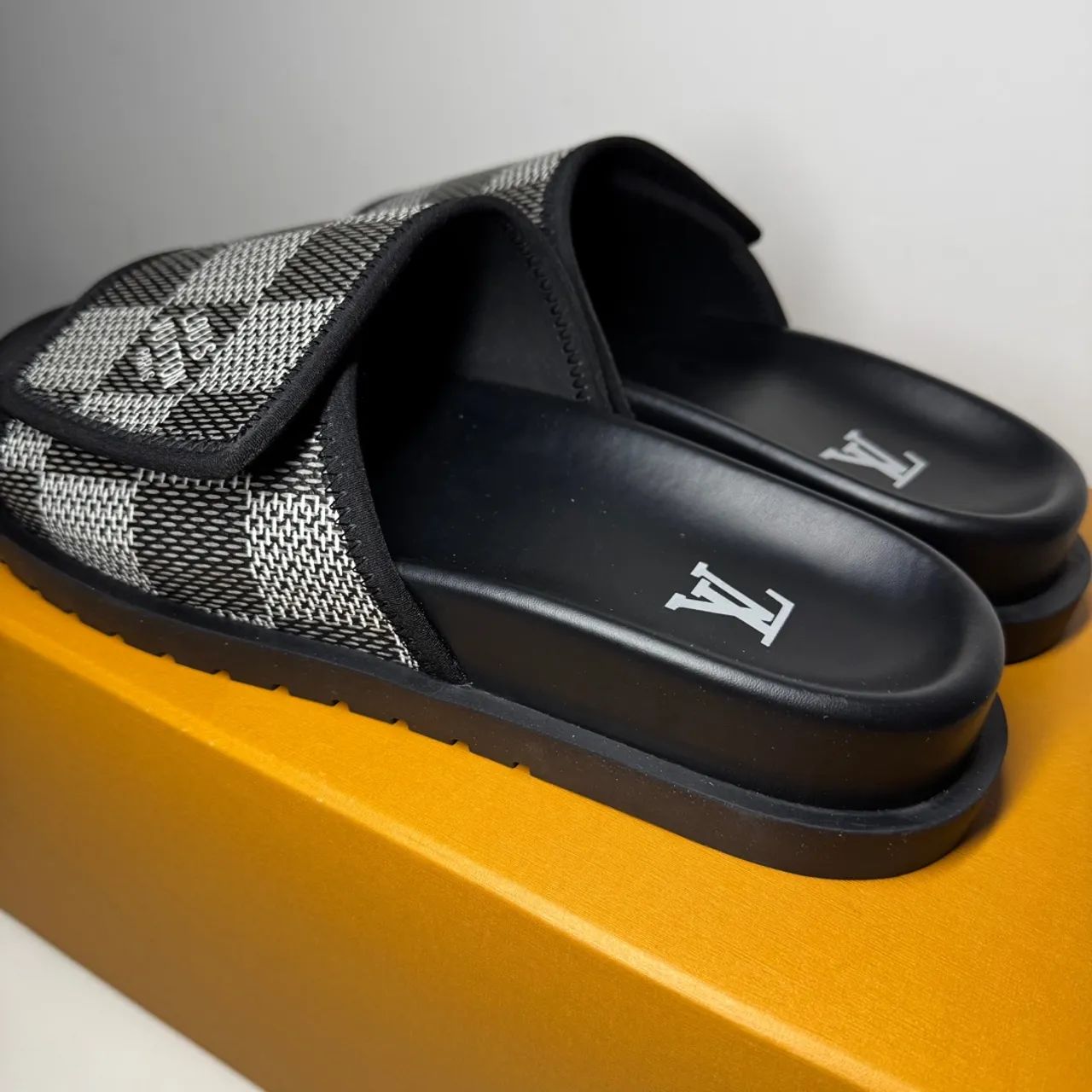 Chinelo Louis Vuitton - Foto 3