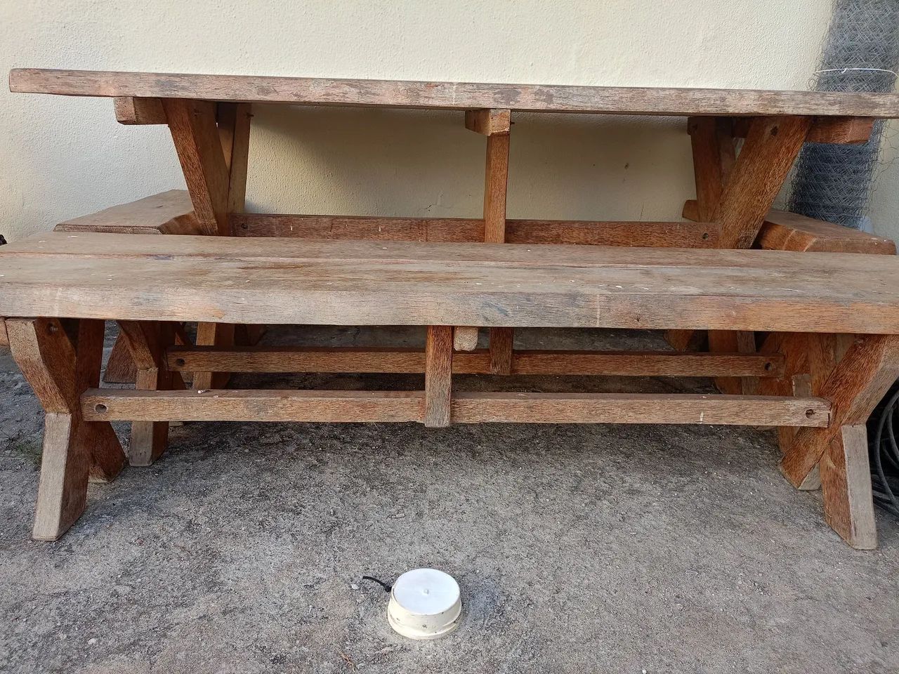 Mesa em Madeira Maciça + 4 Bancos - Foto 4