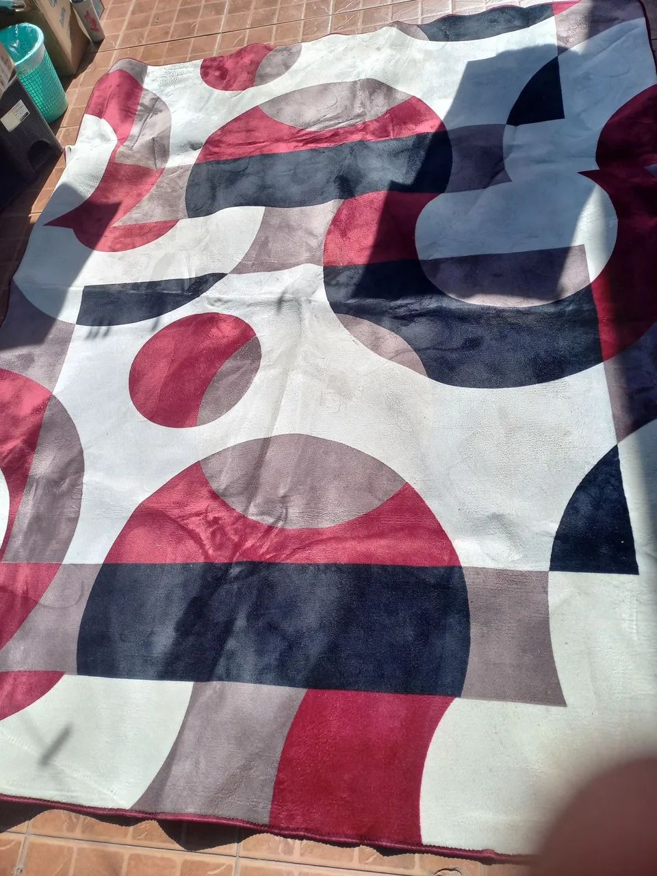 Tapete Moderno com Design Geométrico em ótimo estado