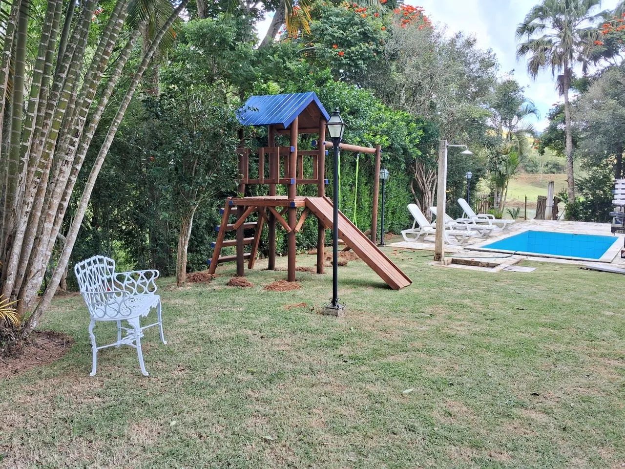 Escorregador e balanço infantil em buzios 