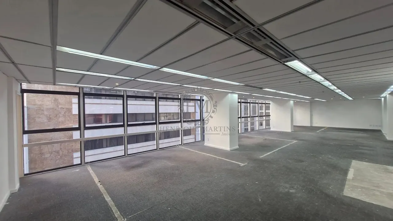 Sala para locação na Rua de Assembleia, Centro, RJ por R$20.000,00