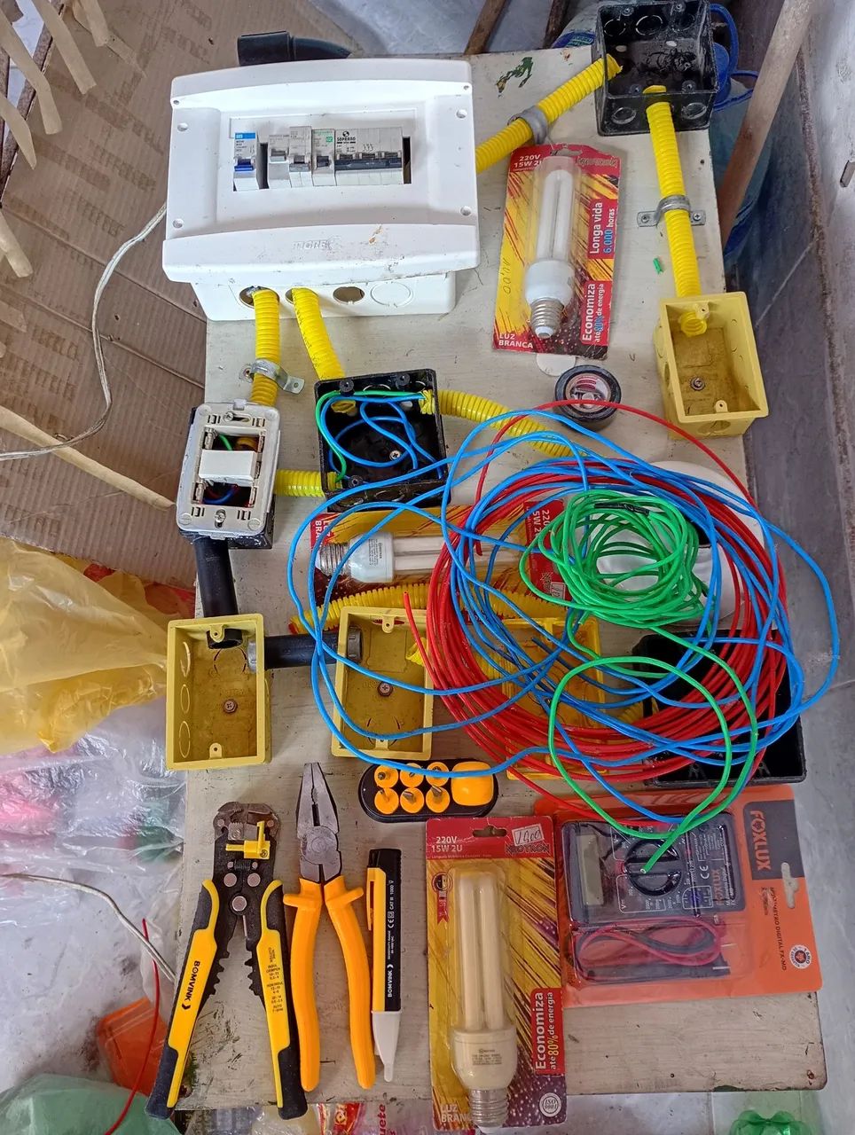 Moldura para aprendiz de eletricista.65137830596737120