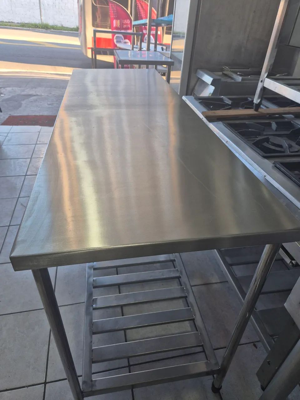 Mesa inox 304 com paneleiro gradeado  - Foto 5