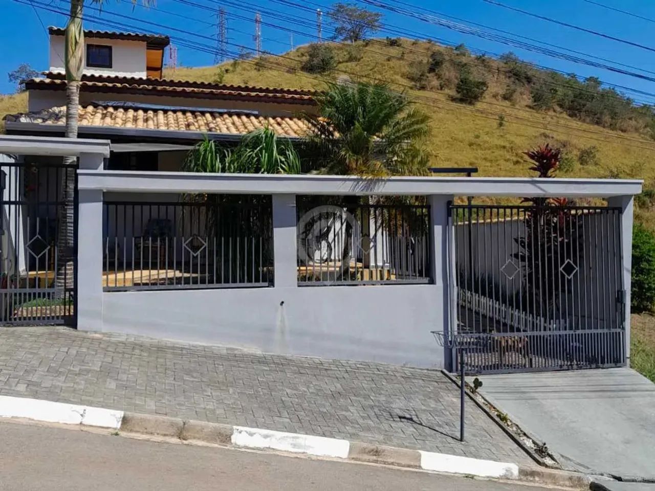 Casa de rua : / Residencial / Jardim do Parque