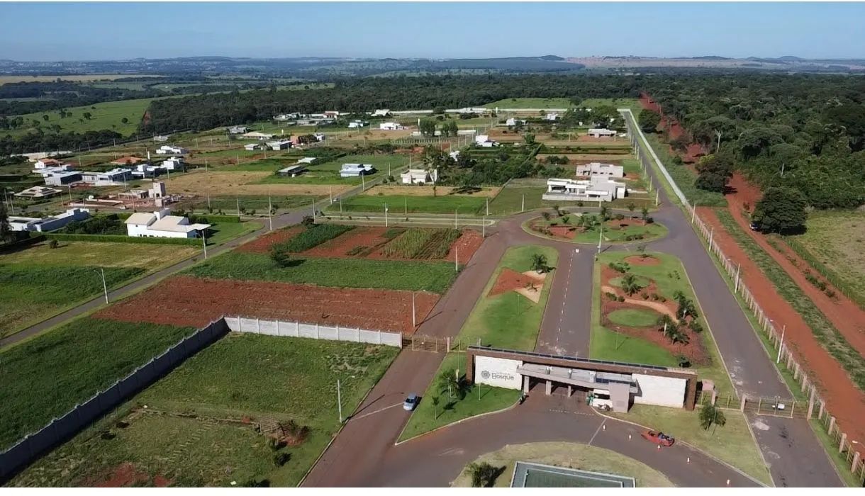 LOTE NO CONDOMÍNIO ESTÂNCIA DO BOSQUE .