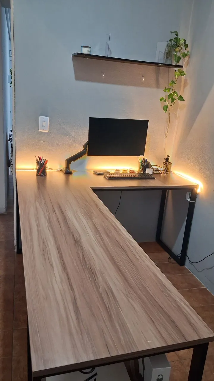Mesa de Escritório em L com LED