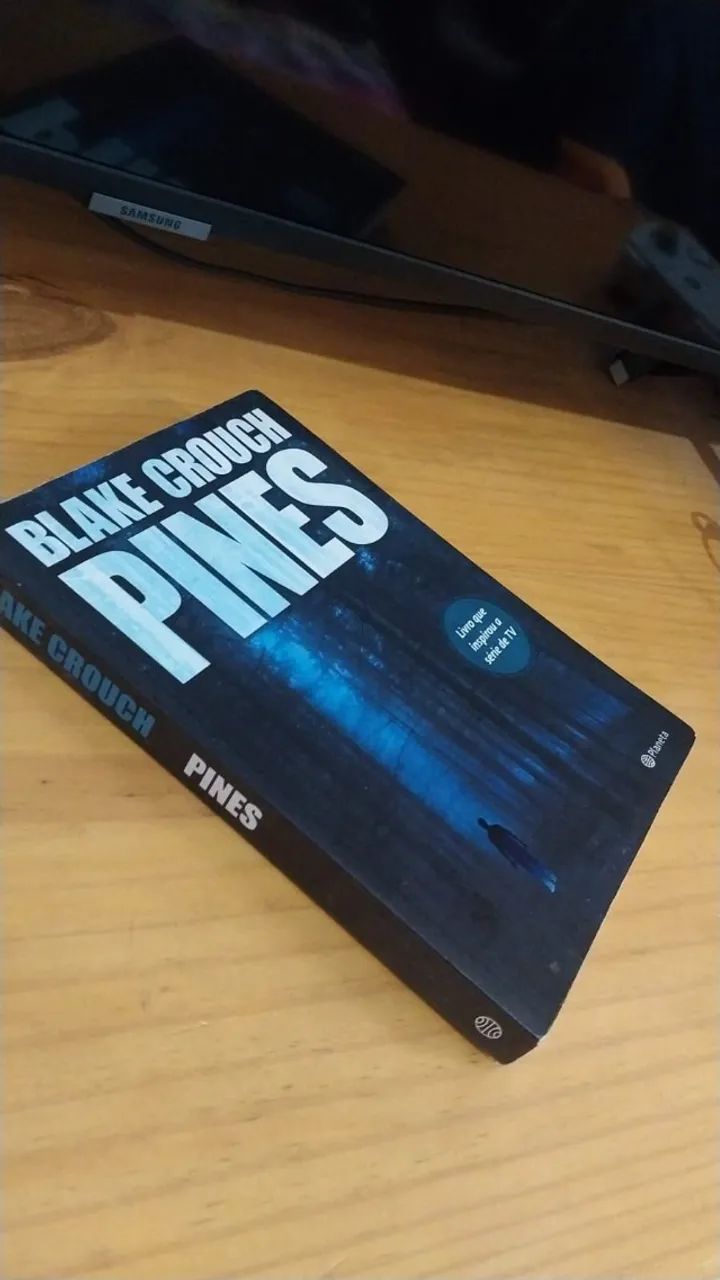 Livro Pines - Blake Crouch - o livro que inspirou a série de TV -  Editora Planeta - Raro - Foto 4