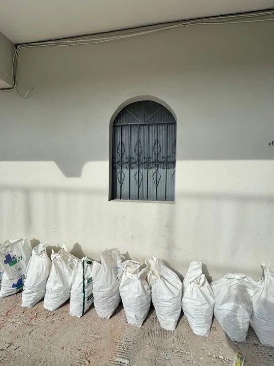 Vende-se portas e janelas de ferro tamanho padrão 