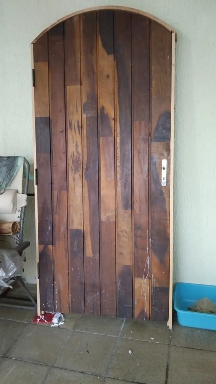 Porta de madeira maciça 