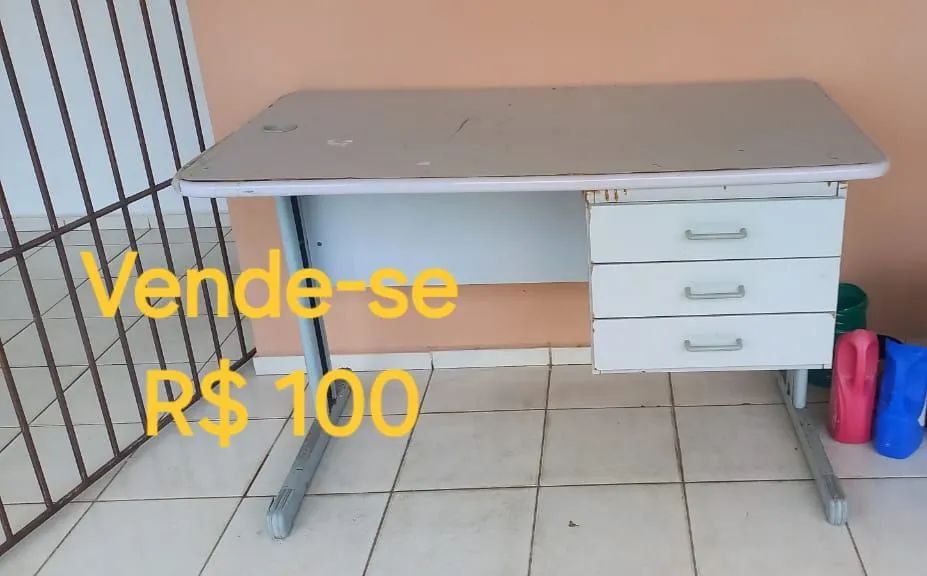 Biro com gavetas