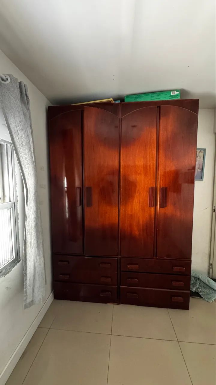 Guarda roupa com gavetas