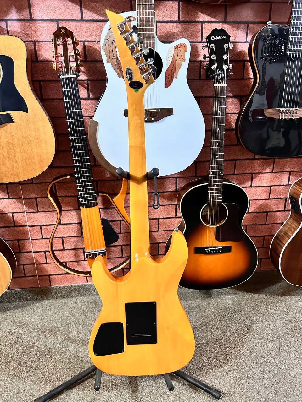 Guitarra Hurricane Superstrato regulada ANALISO TROCAS - Foto 2