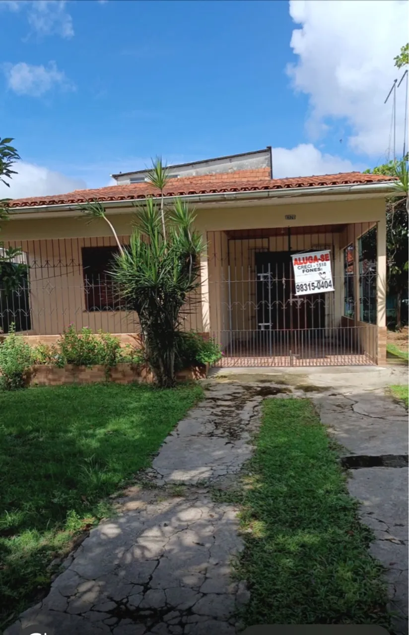 Vende-se ou aluga-se uma casa na Rua Primeiro de Maio, bairro da PIRAPORA.