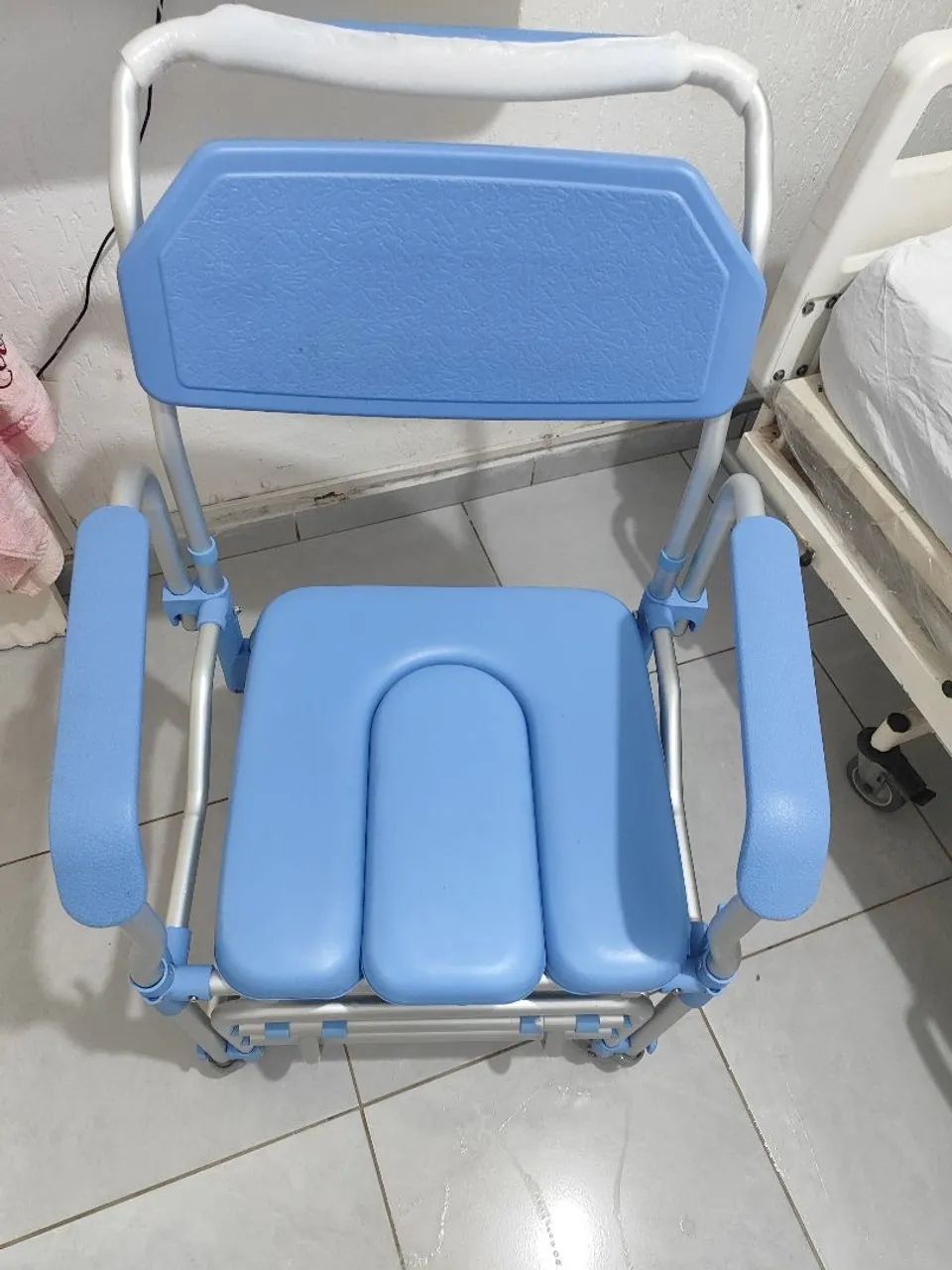 Vendo cadeira idoso para banho seminova 