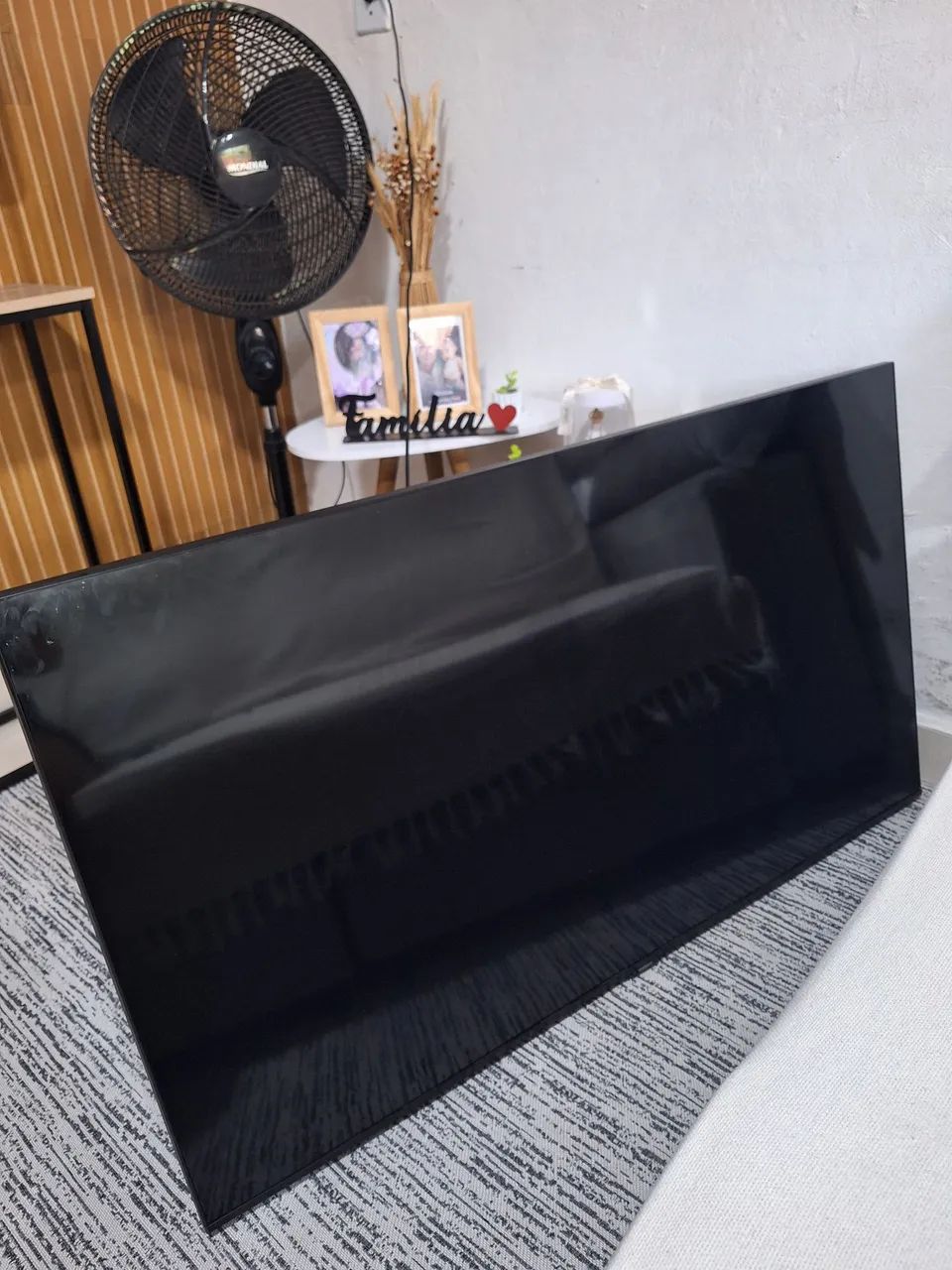 Tv 50 com defeito acompanha caixa e controle  - Foto 5