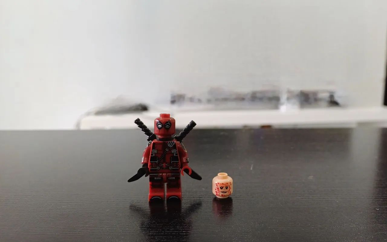Lego minifigure deadpool
