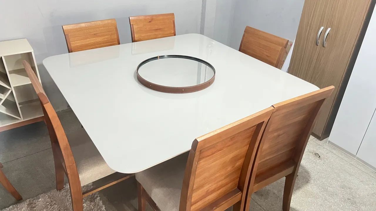 Mesa quadrada de Jantar com 6 cadeiras em madeira
