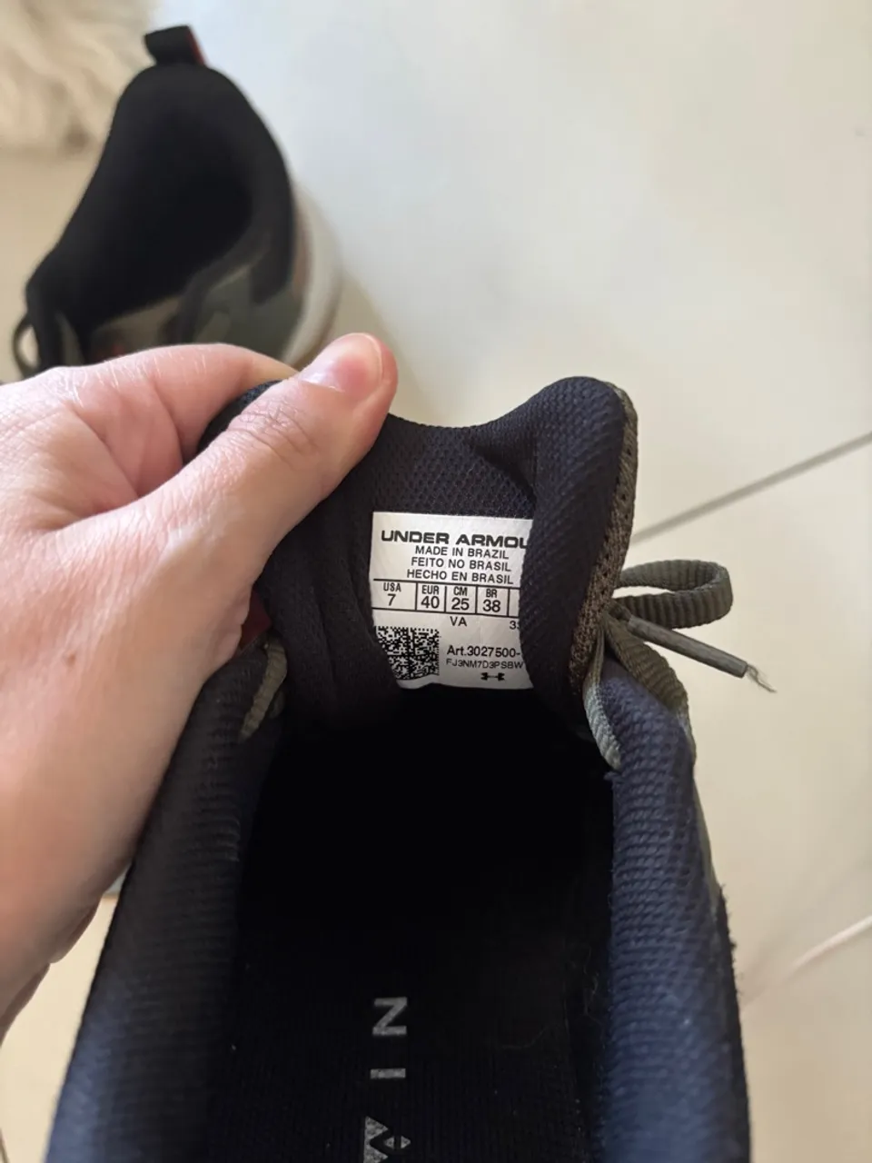 Tênis Under Armour - Preto/Verde