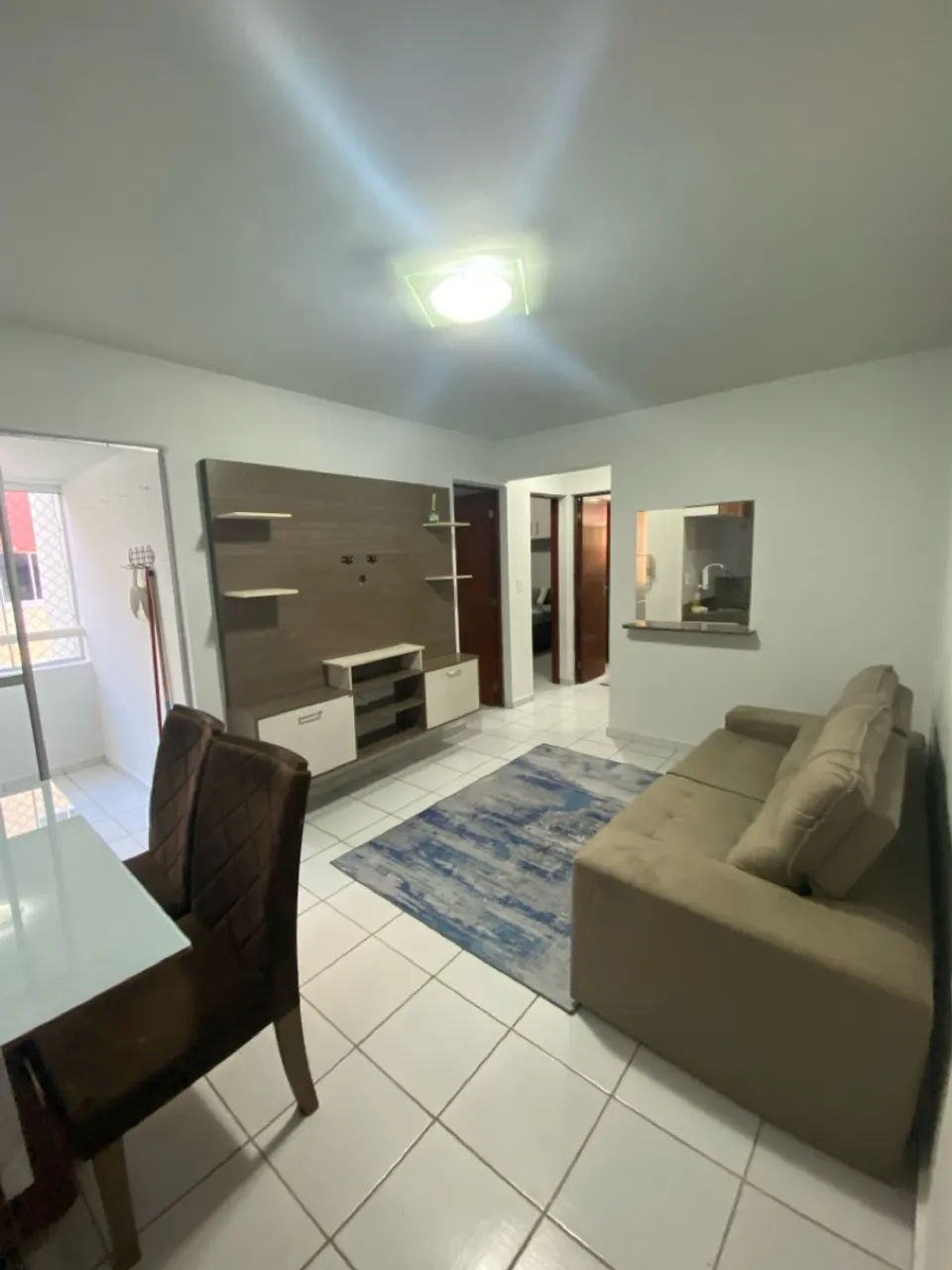 ALUGO APARTAMENTO COM 2 QUARTOS MOBILIADO.