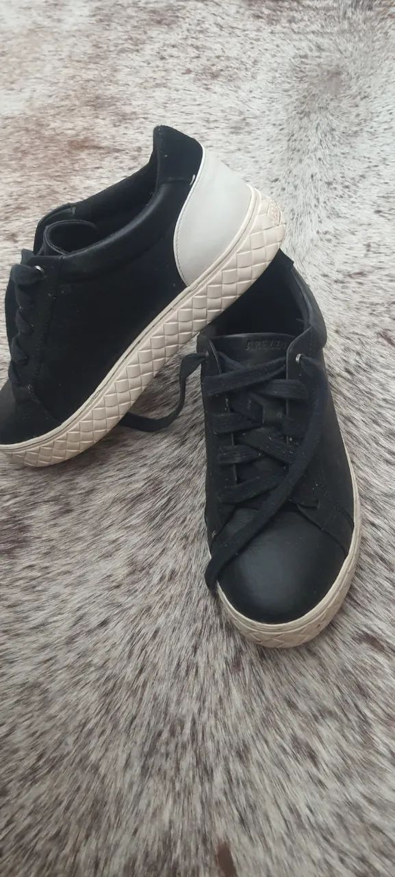 Tênis casual couro preto Arezzo