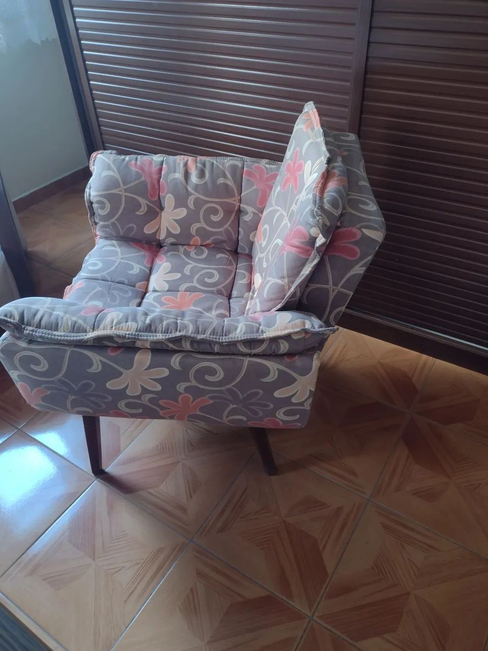 Poltrona Decorativa Floral Confortável