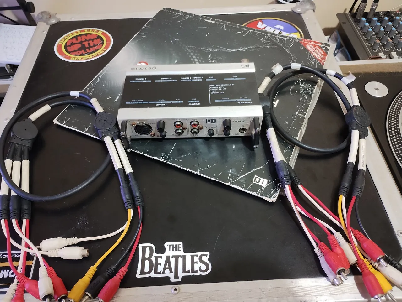 9点セット】TRAKTOR SCRATCH / AUDIO8 DJ 【公式通販】