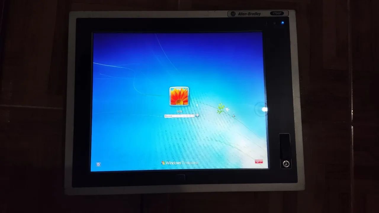 Computador IHM Industrial Allen-Bradley 1700P