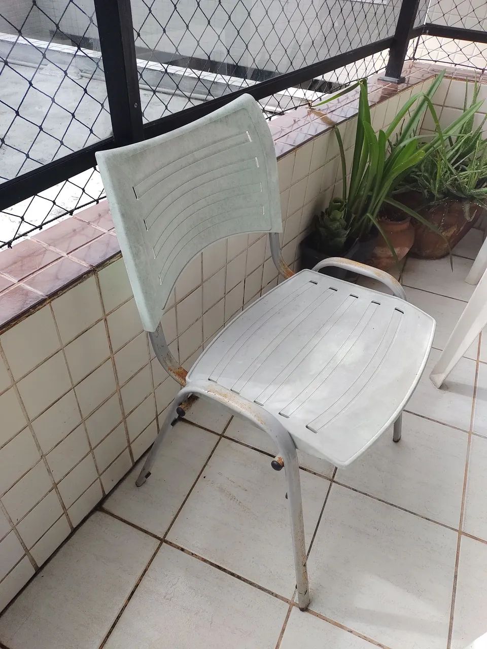 Cadeira verde de plástico com aluminio - Foto 2