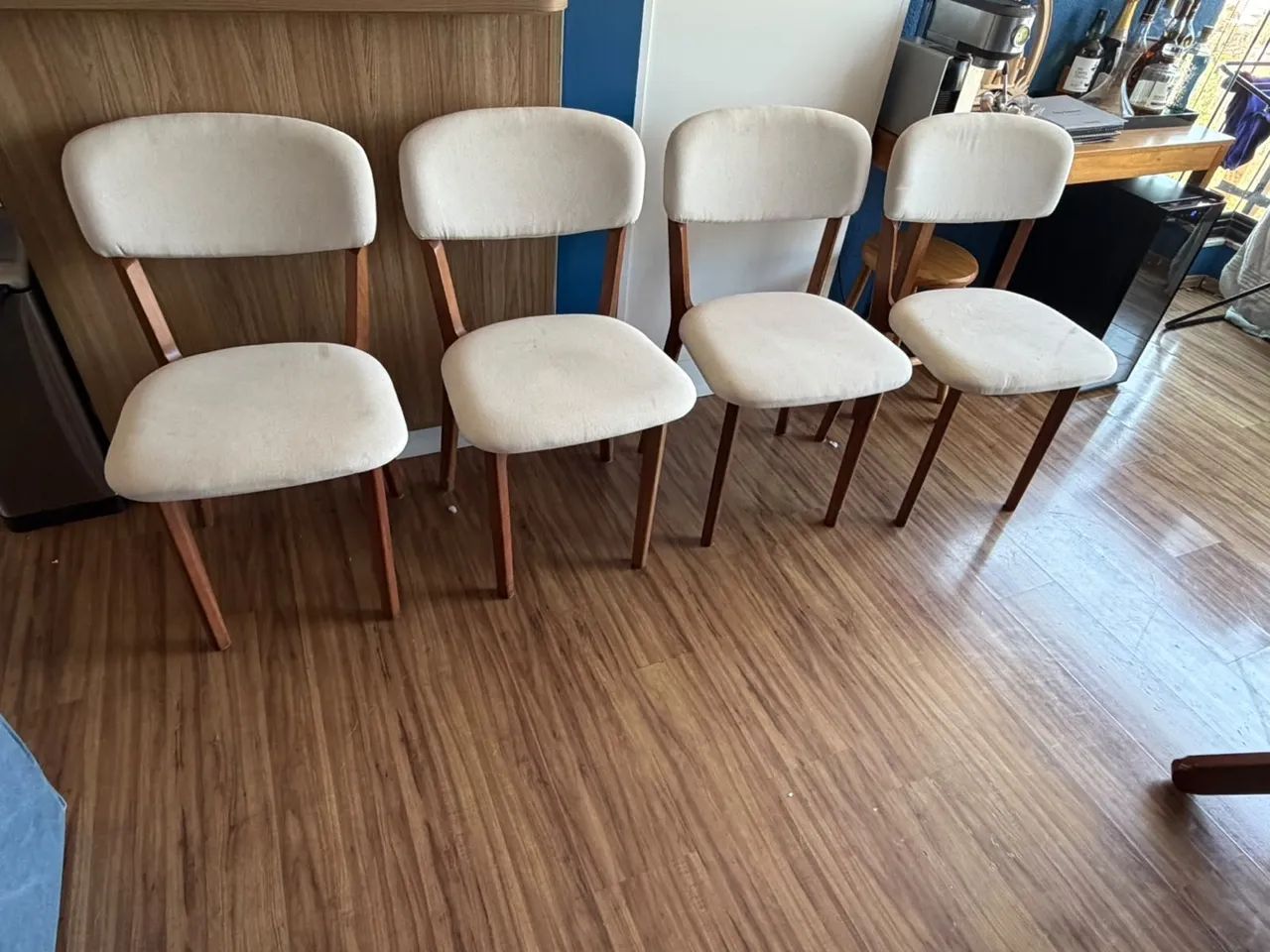 Mesa Tampo De Vidro Com 4 Cadeiras Estofadas - Foto 2
