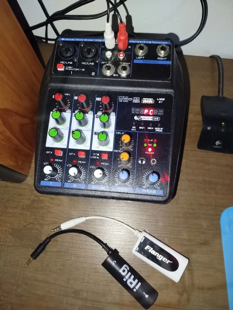 Mesa de som e interfaces de Celular 