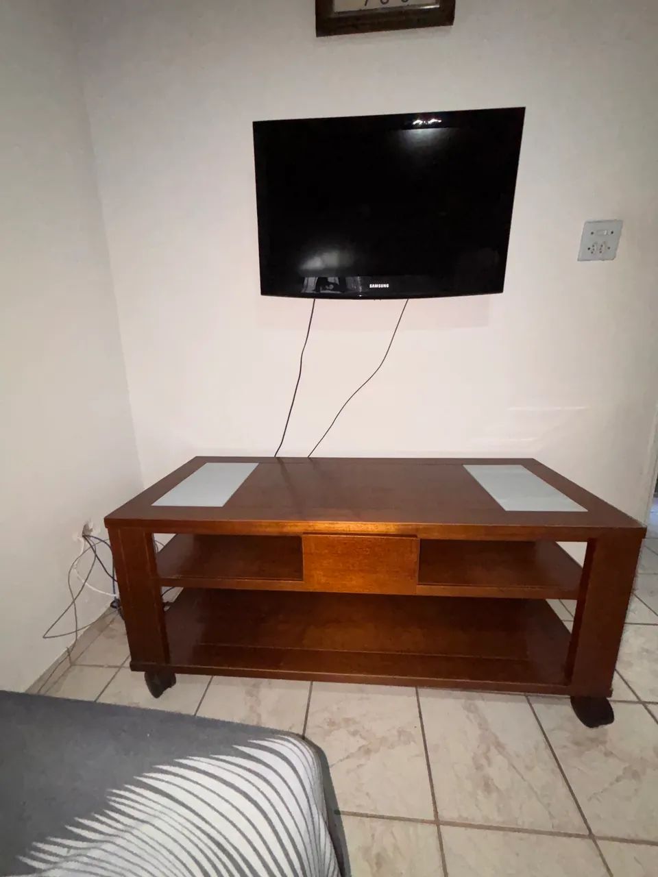 Rack para TV em madeira maciça - Excelente estado - Foto 3
