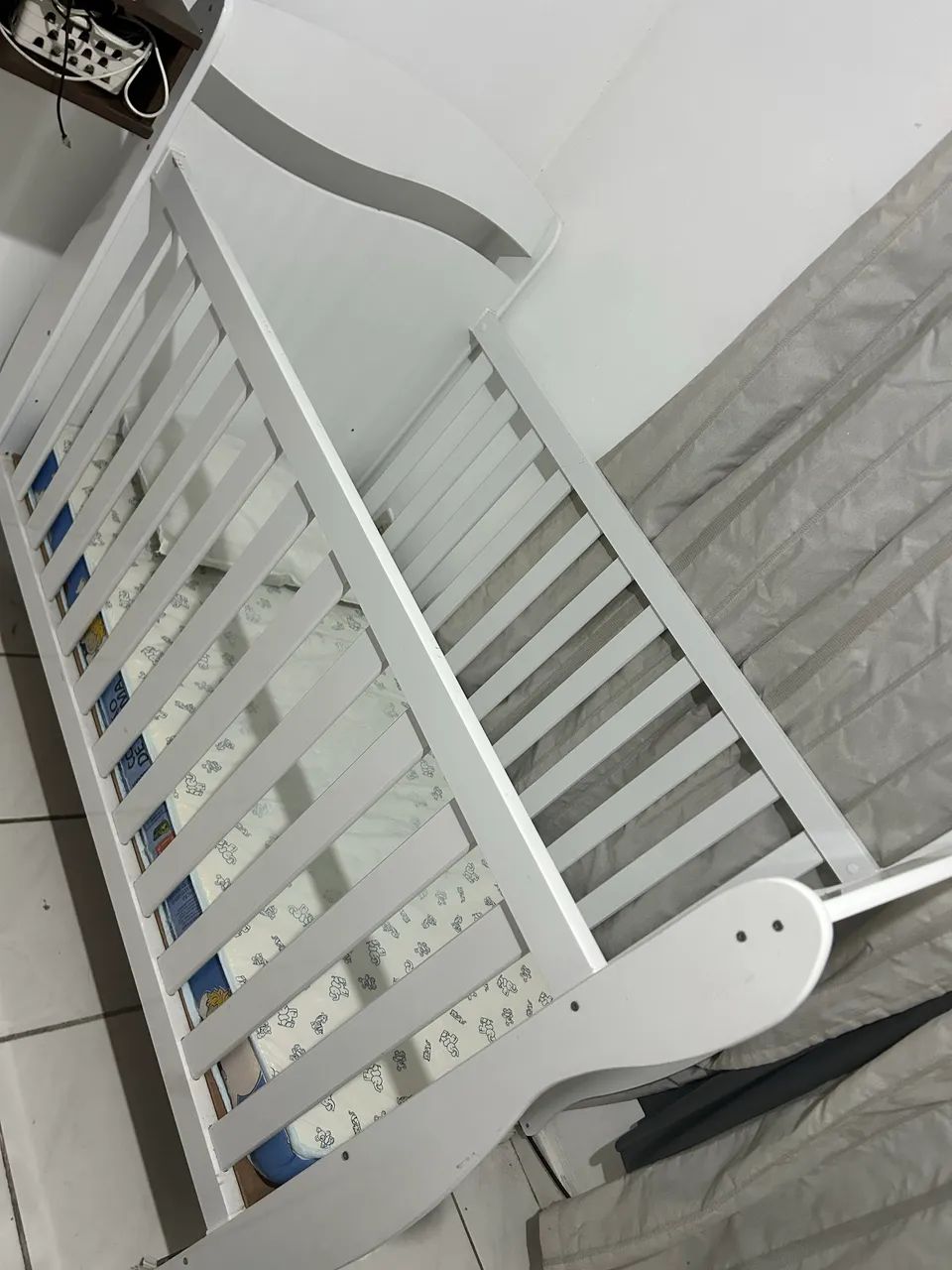 Berço que vira cama 