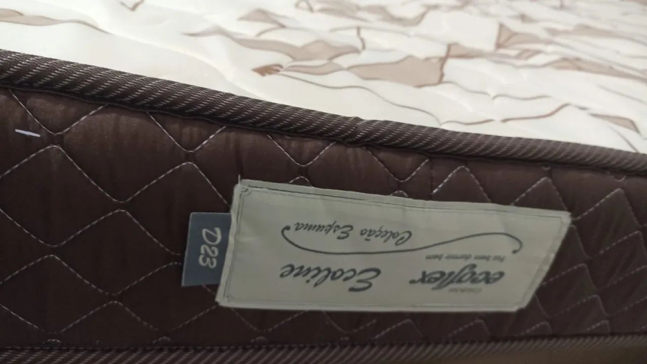 Vendo cama e colchão padrão 