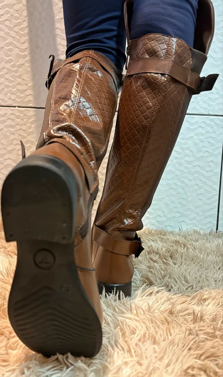 Botas  elegante e super confortável em promoção  - Foto 4