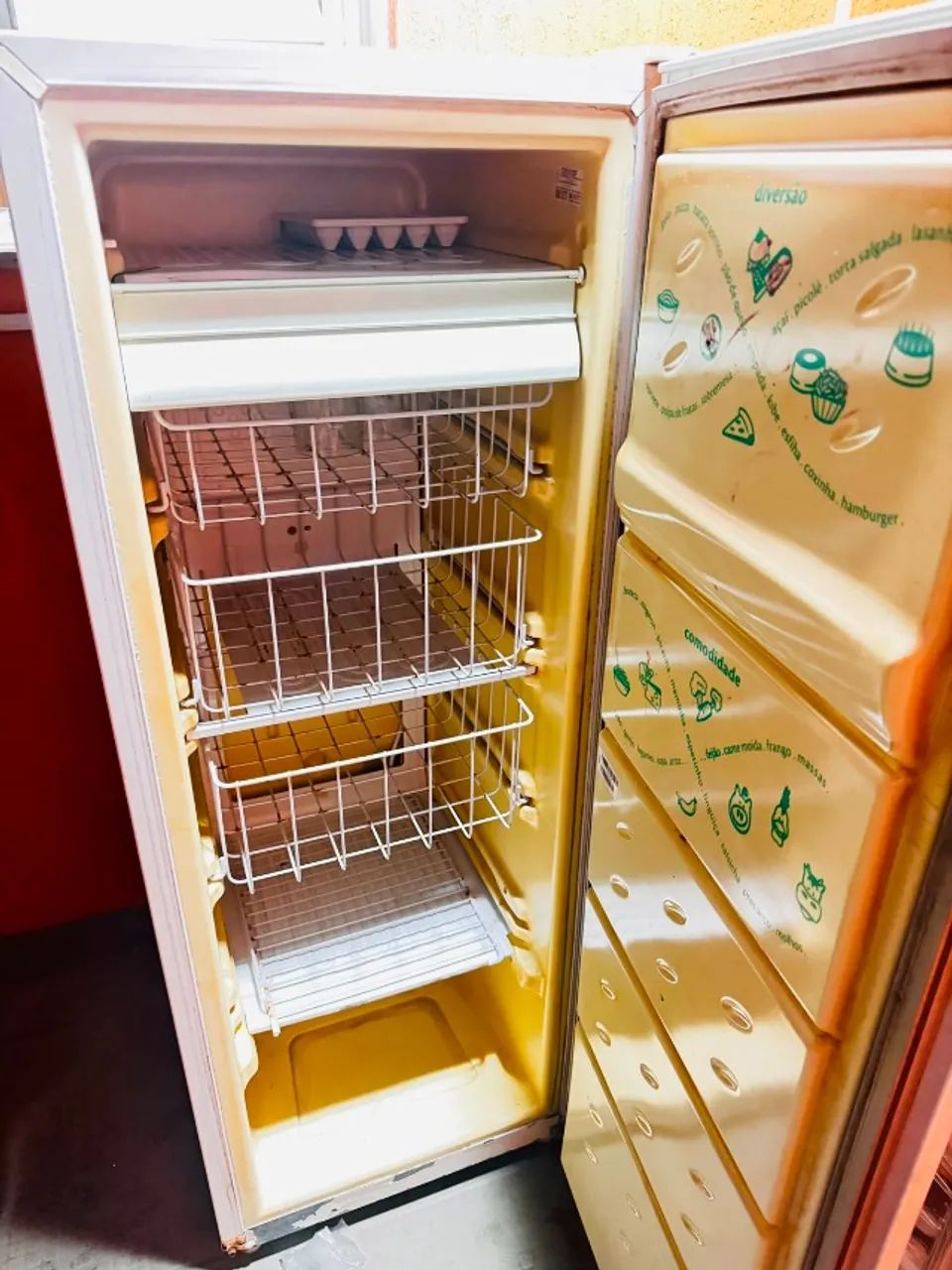 Freezer Consul modelo CVU18, com capacidade de 121 litros - Foto 3