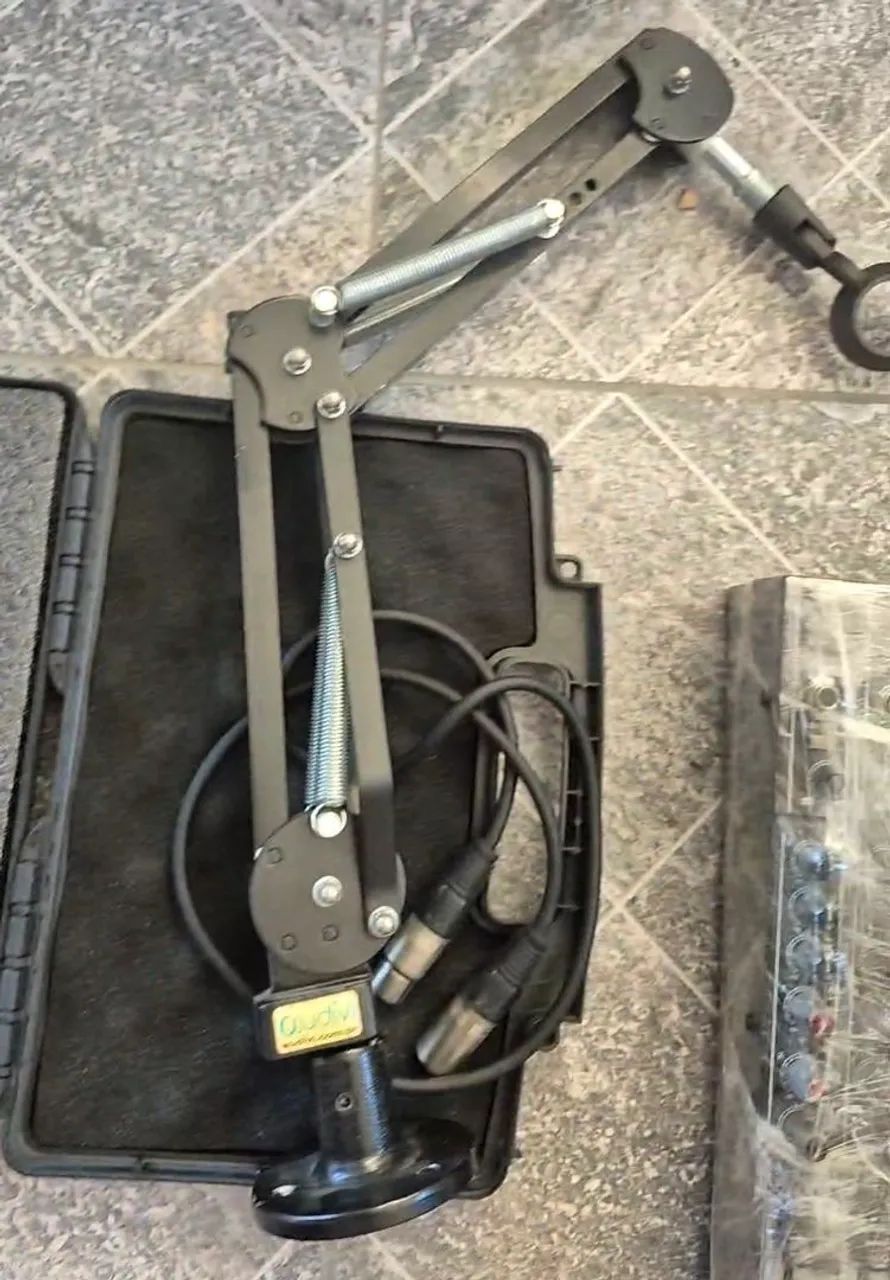 Mesa beringher, microfone Sanson C01 com Girafa  - Foto 2