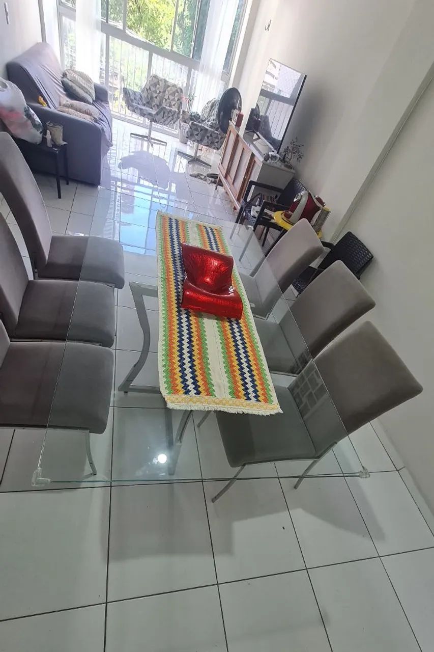 Mesa retangular de vidro,suporte inox com seis cadeiras de tecido eveludado - Foto 2
