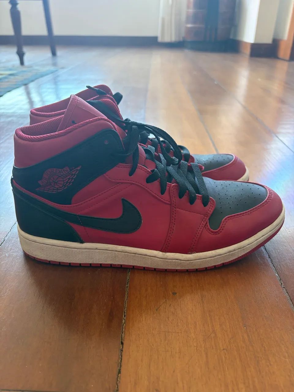 Jordan Air 1 Mid Vermelho e Preto - Foto 2