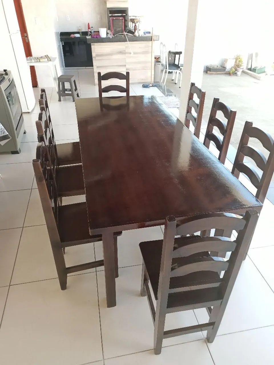 Mega de jantar em madeira com 6 cadeiras  - Foto 3