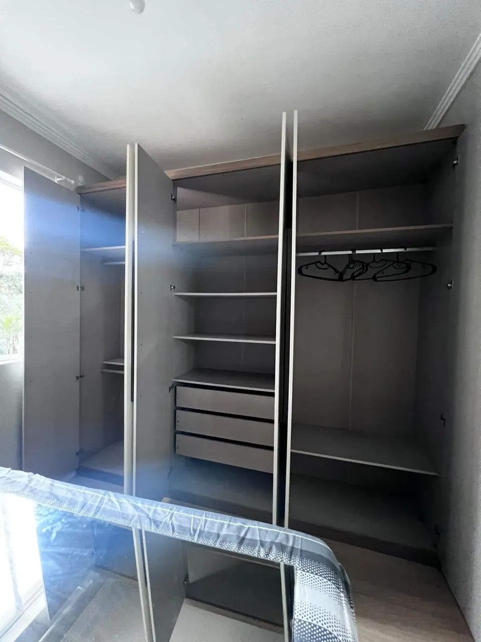 Guarda roupa 6 portas  - Foto 2