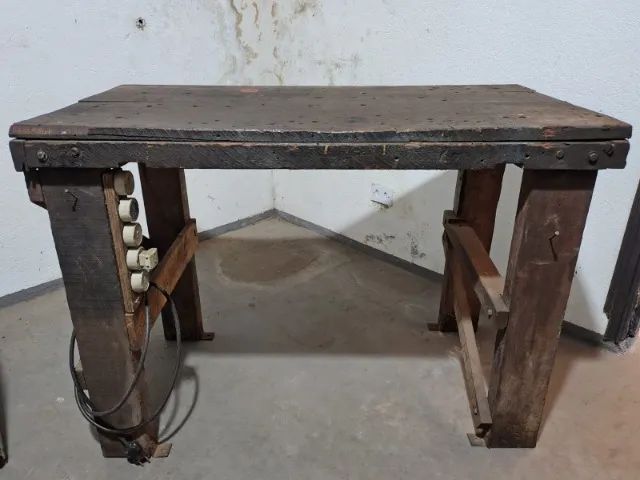 Bancada de trabalho, madeira maciça.