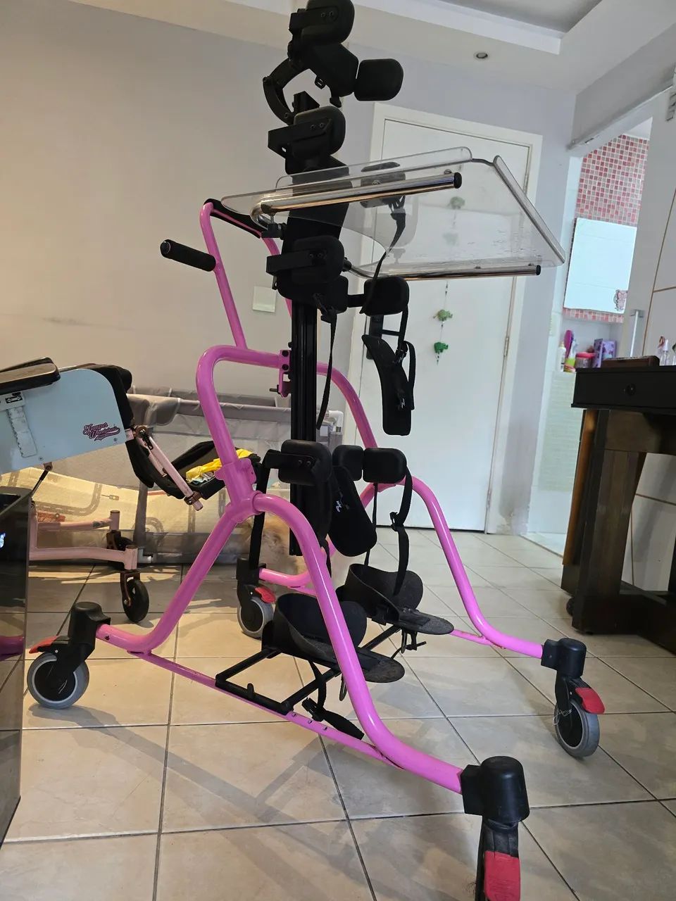Para pódio infantil para reabilitação e terapia